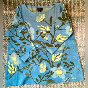 Cynthia Rowley tunic style sweater.  Pit to pit 23”. Length 25”.